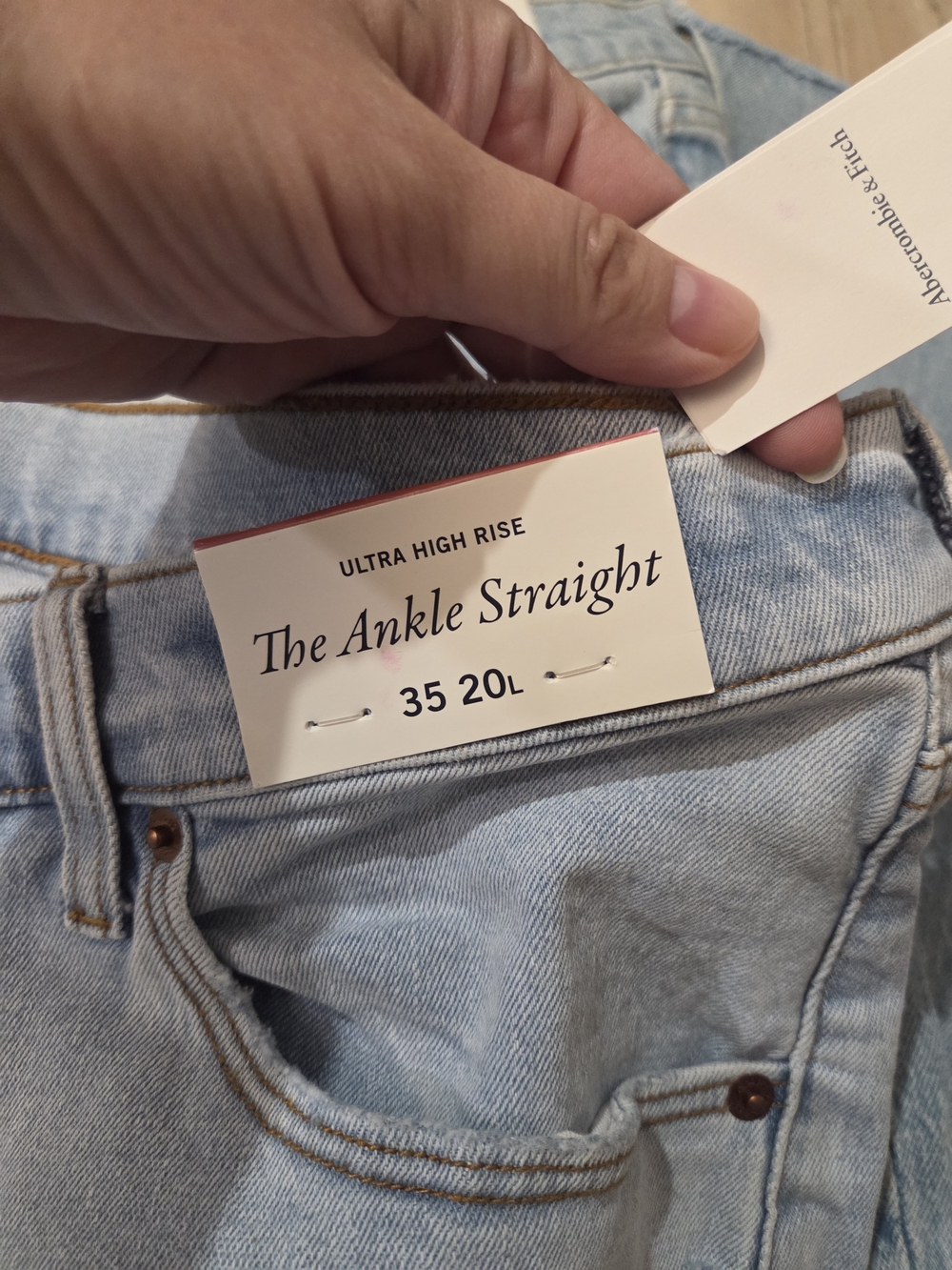 Abercrombie & Fitch Light Blue Relaxed Jeans - Picture 5 of 7